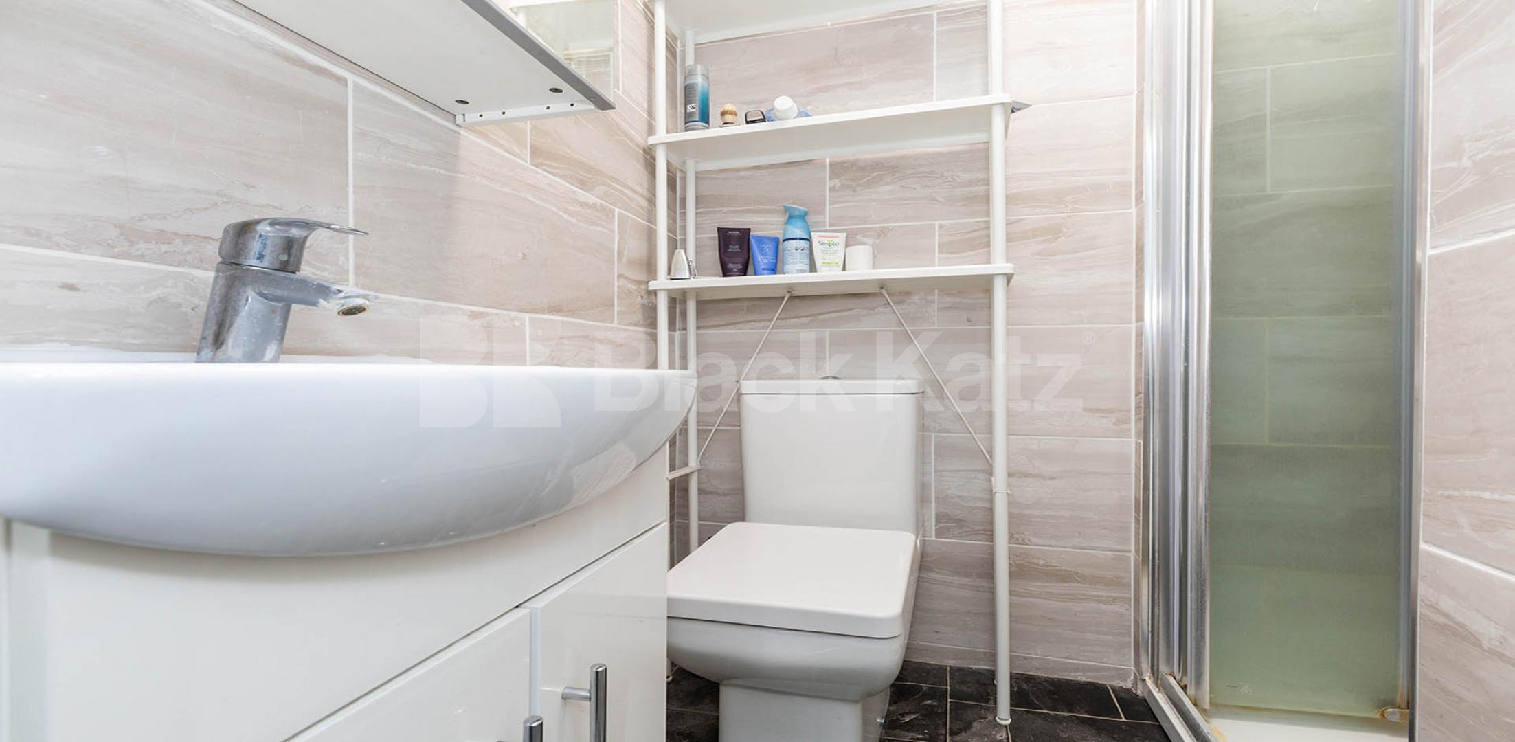 			NEW INSTRUCTION!, 2 Bedroom, 1 bath, 1 reception Flat			 Holloway Road, ARCHWAY